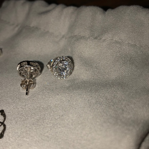 Stud earrings - Picture 2 of 2